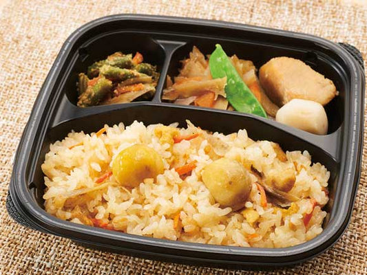 栗おこわと鶏肉甘辛煮_容器盛り